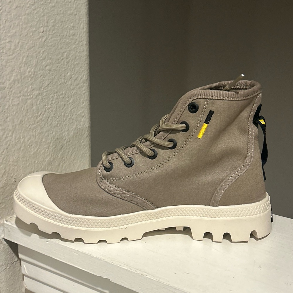 Palladium Pampa Hi HTG Supply Dune Women’s Size 6 Boots 77356-297-M NIB - Picture 3 of 10